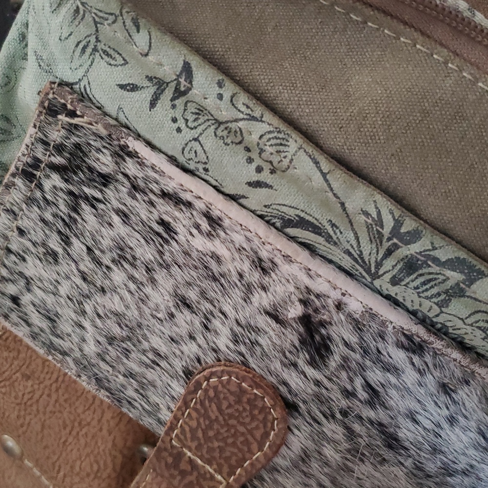 Crossbody cowhide Myra bag - Picture 4 of 6